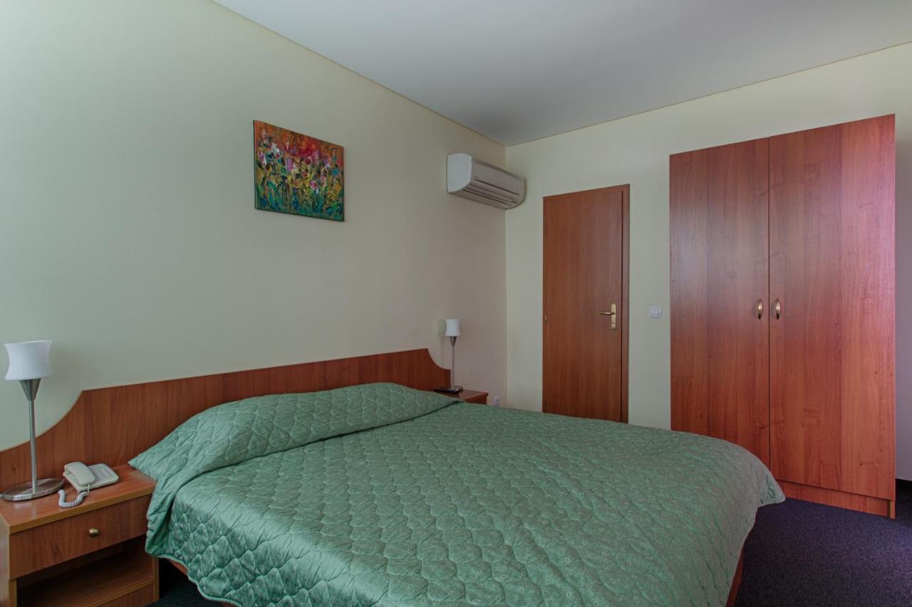 Hemus Hotel Sofia Buitenkant foto